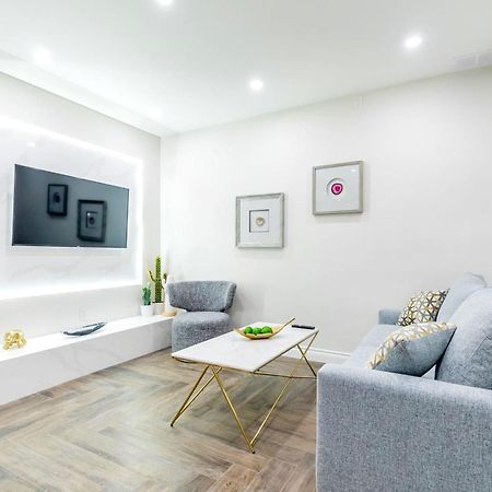 Modern Pet-Friendly Chinatown Apartment Торонто Экстерьер фото