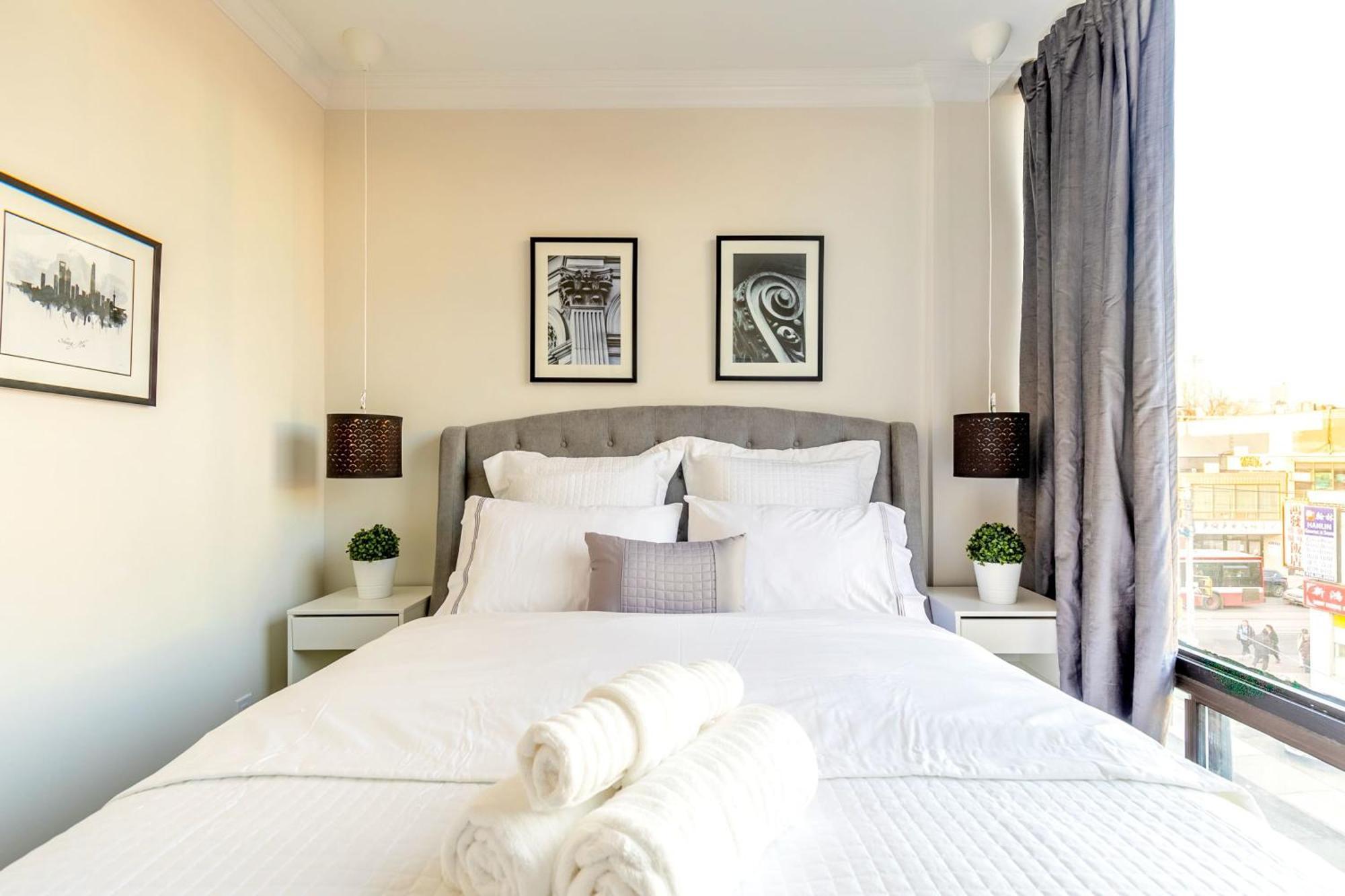 Modern Pet-Friendly Chinatown Apartment Торонто Экстерьер фото