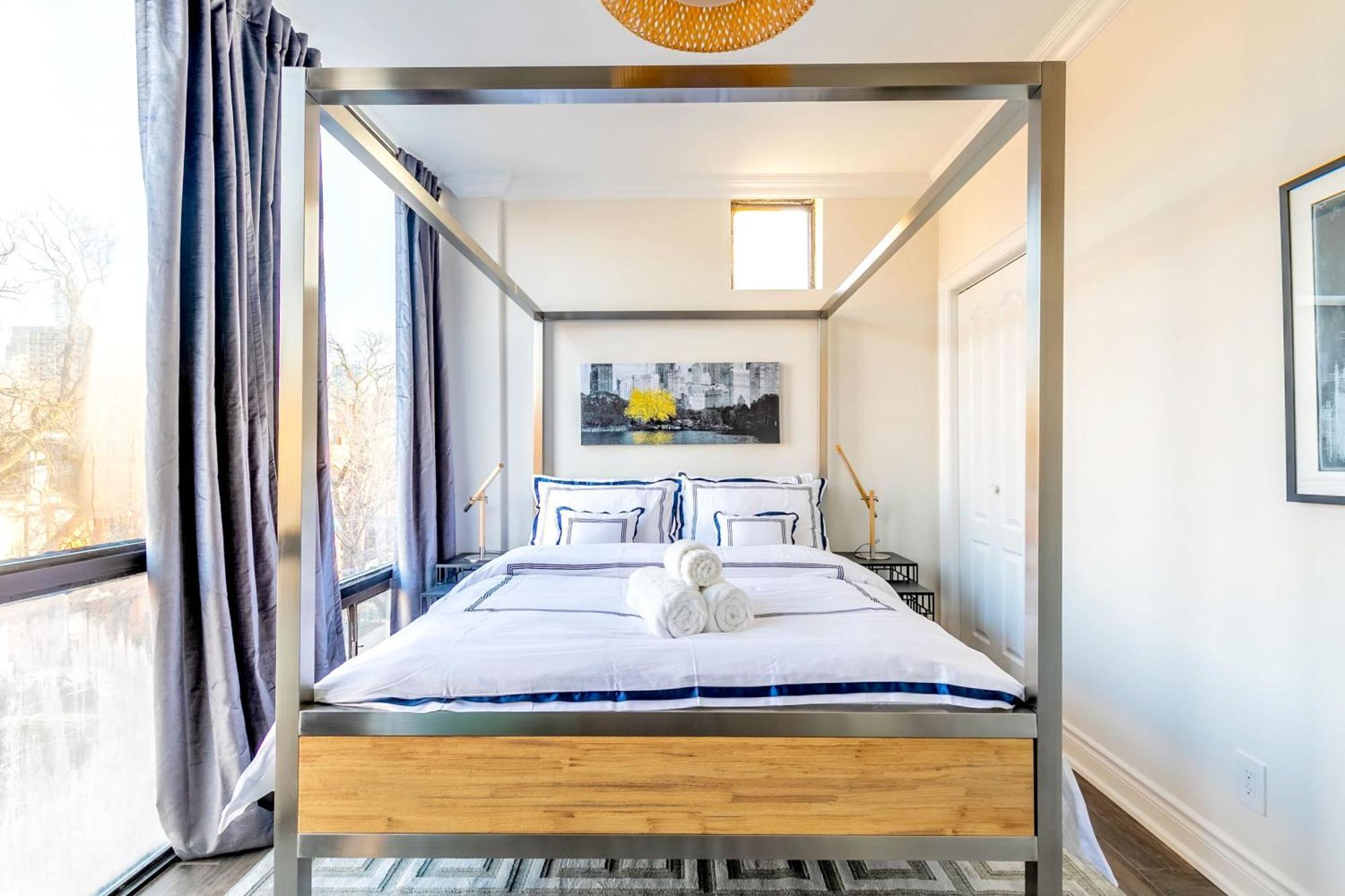 Modern Pet-Friendly Chinatown Apartment Торонто Экстерьер фото